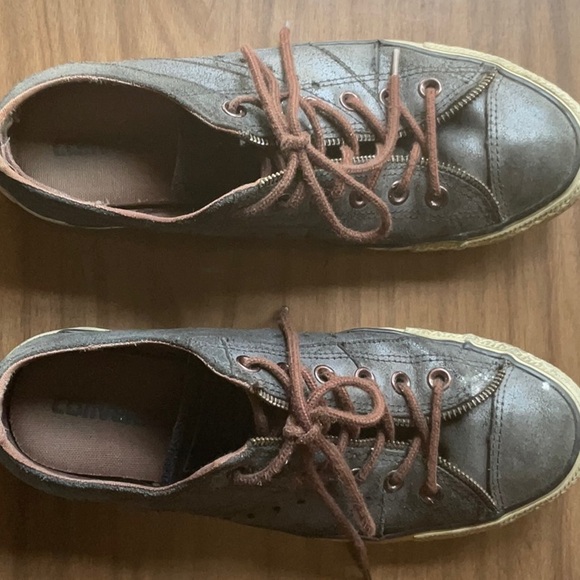 Distressed Leather Converse All Stars - Picture 1 of 3